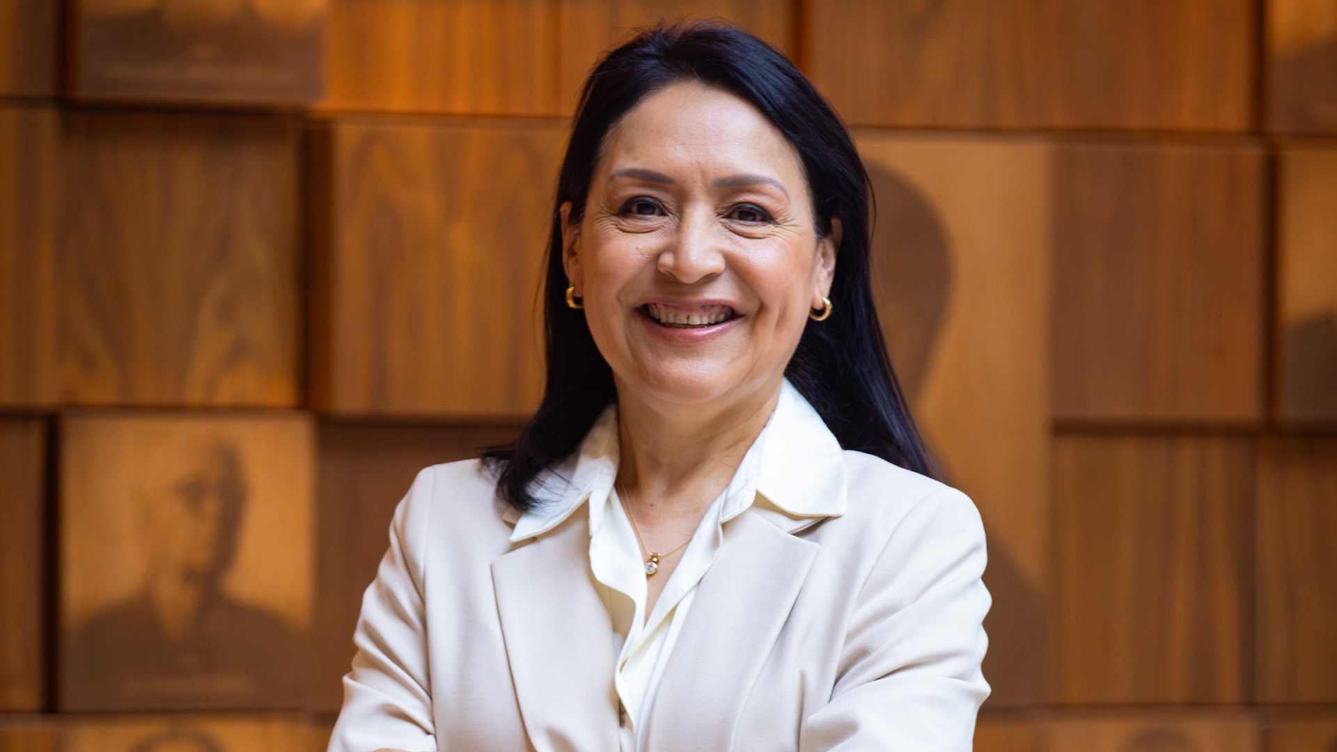 Dra. Yolanda Flores Peña